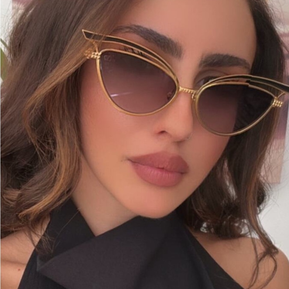 NewValentino Authentic Sunglasses STYLE: V-GLASSLINER-VLS-118A55 🕶️😎